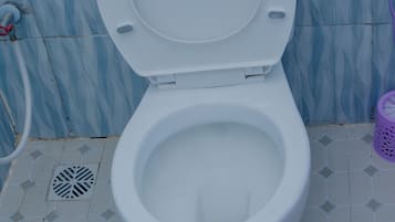 Chambre Double Deluxe, non-fumeurs | SiÚge de toilette surélevé