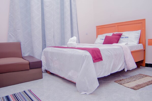 Espacio para trabajar con laptop y wifi gratis 