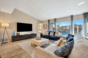 TV, fireplace, offices