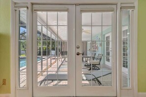 Interior - BBQ & Pool Day! Large 4B 12 minutes to the Beach! (Largo)