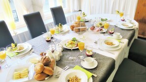 Daily full breakfast for a fee - Hotel-Restaurant Schillingshof (Friedland)