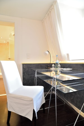 Double Room | Desk, laptop workspace, free WiFi, bed sheets