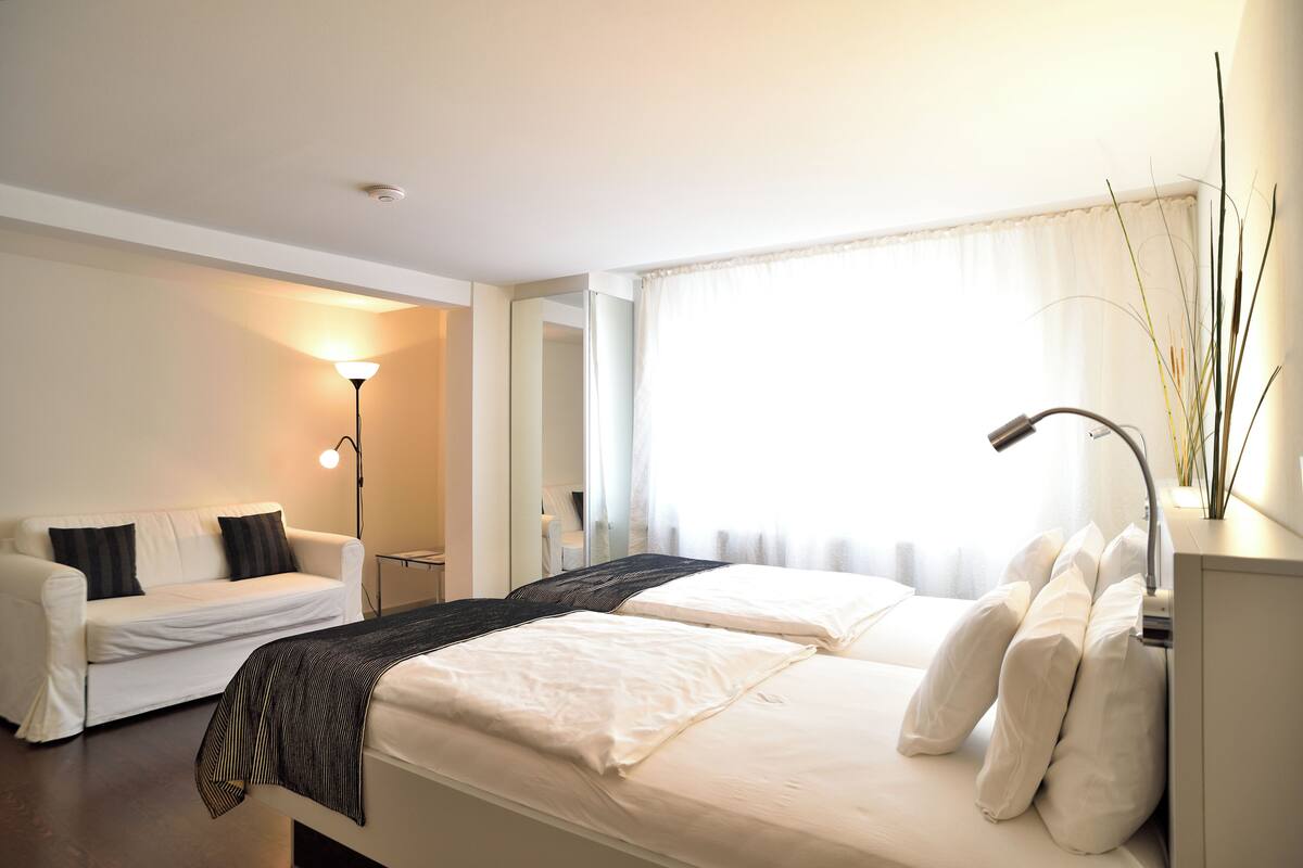 Triple Room | Desk, laptop workspace, free WiFi, bed sheets
