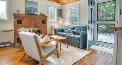 Walk to Beach: South Chatham Home