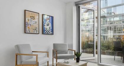 The Marina Suite, Including 1x Free Private Parking Spot