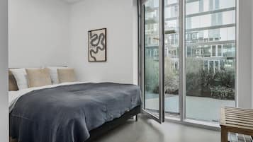 3 bedrooms, desk, iron/ironing board, WiFi