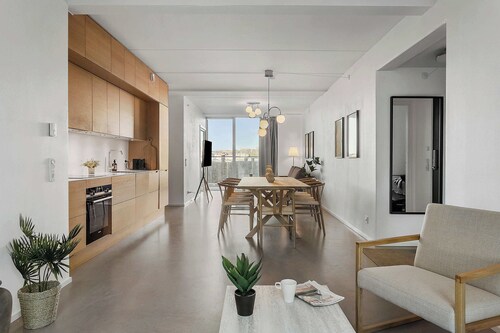 The Marina Suite, Including 1x Free Private Parking Spot