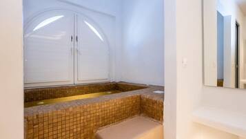 Comfort Triple Room, Balcony | Private spa tub