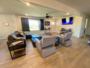 Smart TV, videojuegos, tenis de mesa y libros 