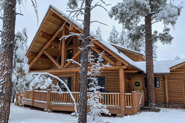 House (3 Bedrooms) | Interior - Fire Pit: Cozy Winter Cabin, 45 Mi to Sunrise Park (Show Low)