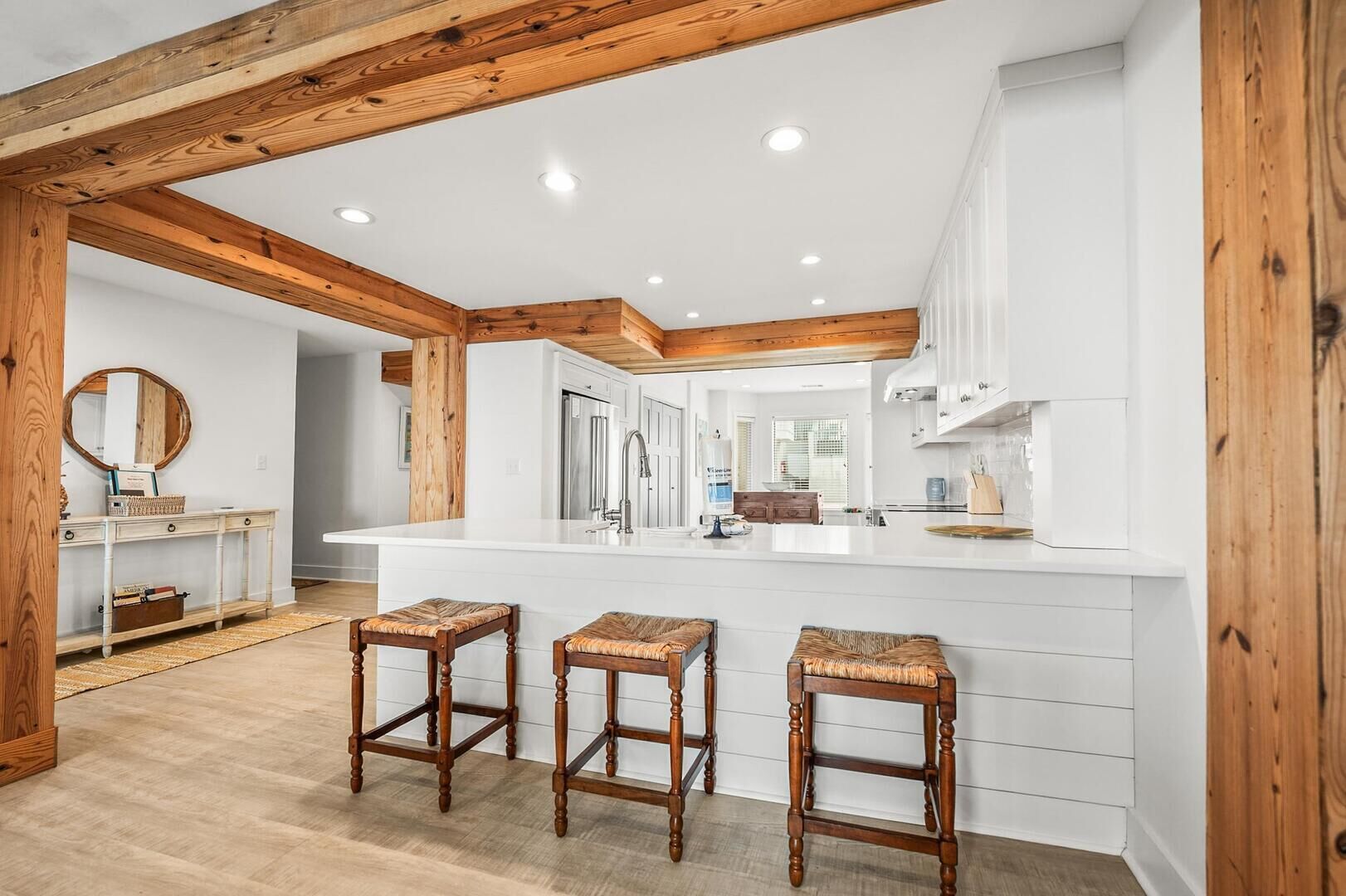 ثلاجة، ميكروويف، فرن، غسالة أطباق