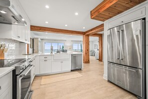 冷蔵庫、電子レンジ、オーブン、食器洗い機