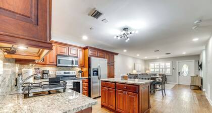 3 Mi to Shore: Couples Getaway in Lighthouse Point