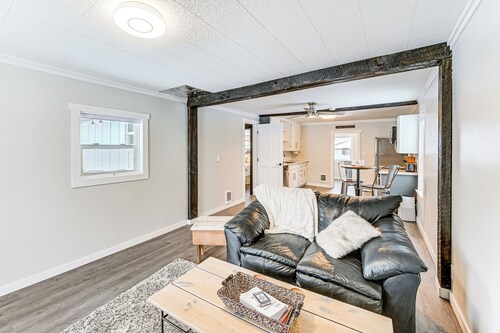 1 Mi to Main Street Polson: Updated Home w/ Deck!