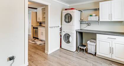 1 Mi to Main Street Polson: Updated Home w/ Deck!