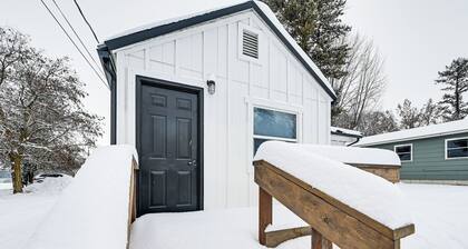 1 Mi to Main Street Polson: Updated Home w/ Deck!