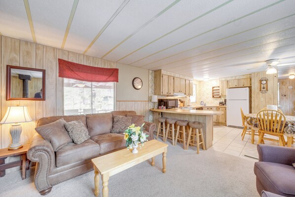 House (2 Bedrooms) | Interior