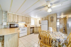 House (2 Bedrooms) | Interior
