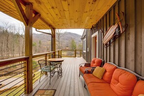 Interior - 'the Nuthouse on Squirrel Creek': Ski, Hike & Fish (Newland)