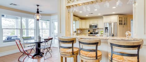 House (4 Bedrooms) | Interior