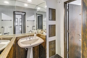 單棟房屋 (3 Bedrooms) | 內部