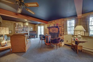 House (3 Bedrooms) | Interior - 5 Mi to Castlewood Canyon: 'grandma's House' (Franktown)