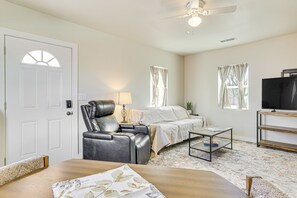 Interior - 3 Mi to Elephant Butte Lake: Cozy Retreat! (Truth or Consequences)