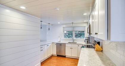 Walk to Beach: Jamestown Home w/ Bridge Views!