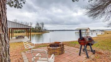 Cottage (2 Bedrooms) | Front of property