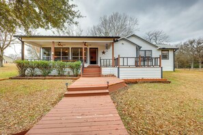 Cottage (2 Bedrooms) | Interior - Dock, Decks & Views: Lakefront Cottage (Jewett)