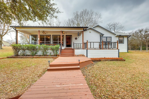 Cottage (2 Bedrooms) | Interior - Dock, Decks & Views: Lakefront Cottage (Jewett)