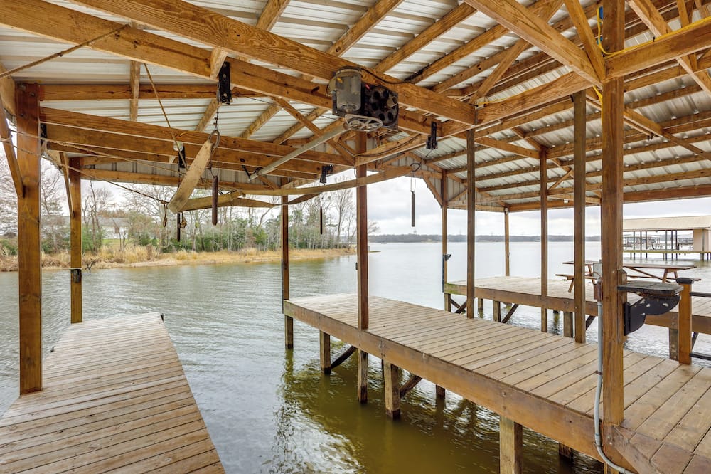 Dock, Decks & Views: Lakefront Cottage - Donie, TX