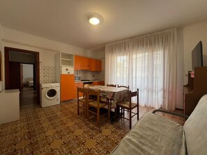 Appartamento, 2 camere da letto, balcone, vista città | Interni