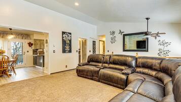 House (4 Bedrooms) | Interior