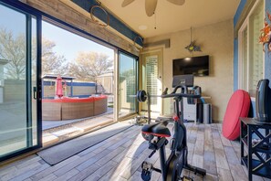 House (3 Bedrooms) | Interior - Putting Green & Hot Tub: Goodyear Retreat! (Goodyear)