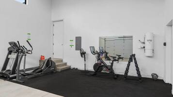 House (5 Bedrooms) | Interior