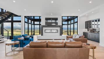 House (5 Bedrooms) | Interior