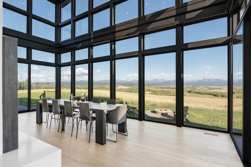 Hot Tub, 23 Mi to Grand Targhee: Luxe Retreat