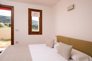 3 bedrooms, iron/ironing board, bed sheets