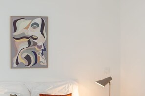 1 chambre, bureau, fer et planche à repasser, Wi-Fi