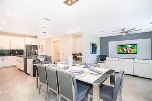 House - Stunning Game Room Pool Jacuzzi Storey Lake 2799 (Kissimmee)