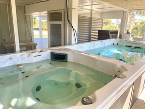Indoor spa tub - N Cape, private spa, comm pool, ensuites galore, pets considered, beach gear (Port St Joe)