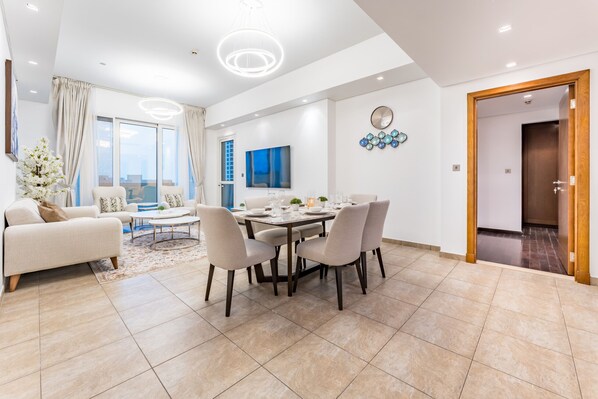 Dining - Glance at the Royal Atlantis Right by Dubai’s Top Spots 2BR,MarinaApartments 3 (Dubai)