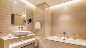 Room - Luxury 1BR Apartment Close to Top Attractions (Dubai)