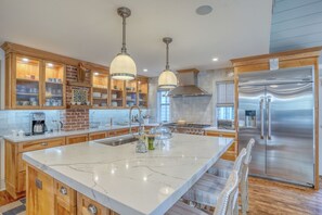 Mikrowelle, Herdplatte, Geschirrspüler