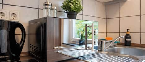 Kjøleskap, mikrobølgeovn, ovn og kokeplater