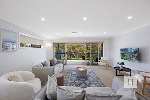 Ocean Breeze - Pool, Beaches & Shops close by!