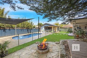 Terrace/patio - Ocean Breeze - Pool, Beaches & Shops close by! (Norah Head)