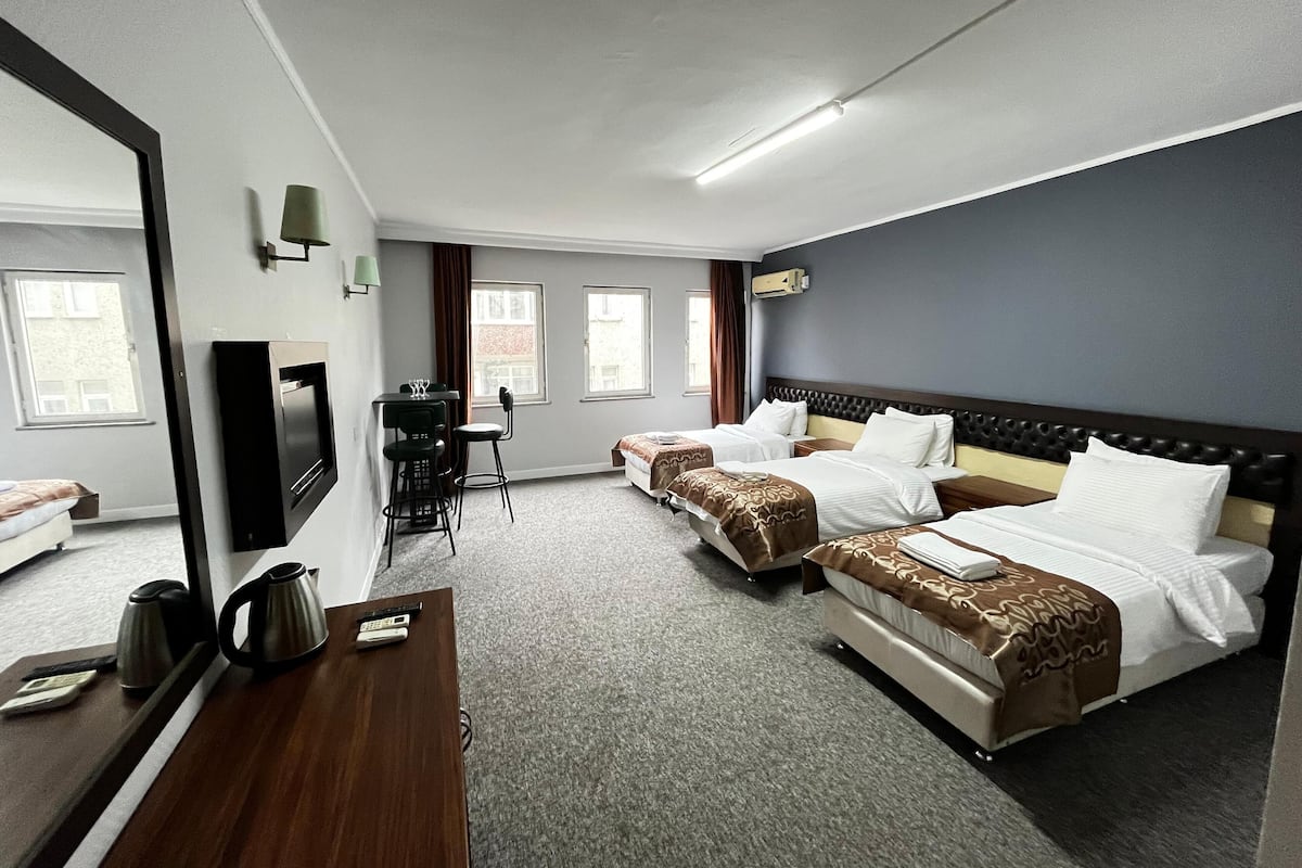 Junior Triple Room | Egyptian cotton sheets, premium bedding, minibar, desk