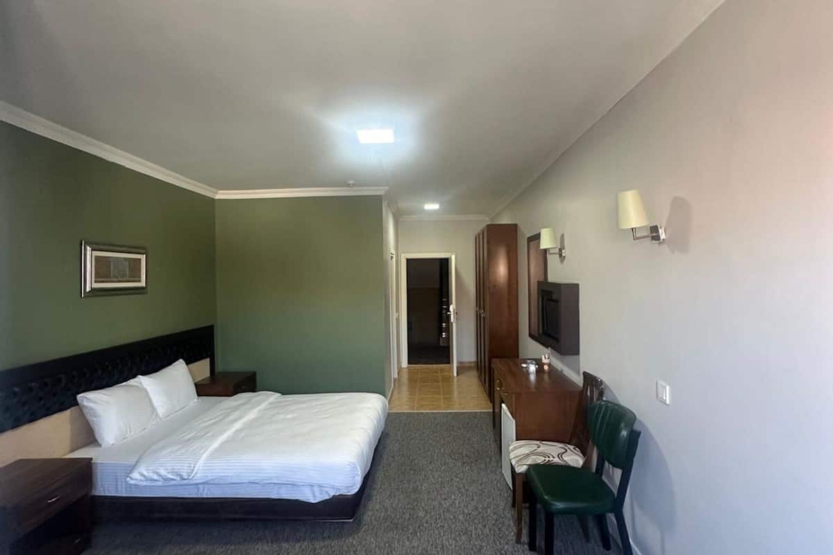 1 bedroom, Egyptian cotton sheets, premium bedding, minibar